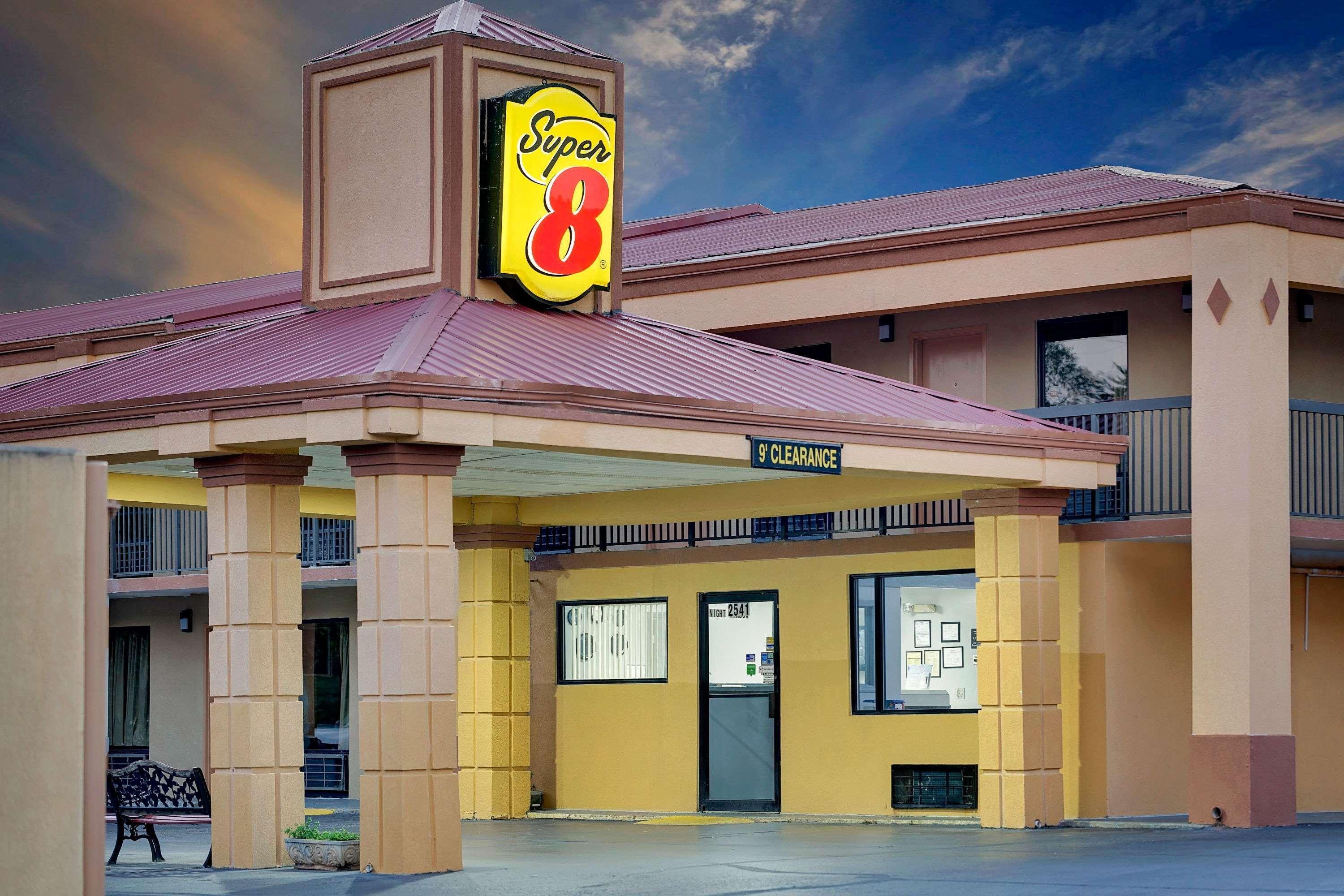 במוטל Super 8 By Wyndham את'נס מראה חיצוני תמונה